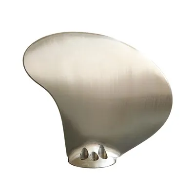 ¿Cómo afectan las regulaciones internacionales al diseño y uso de las hélices...